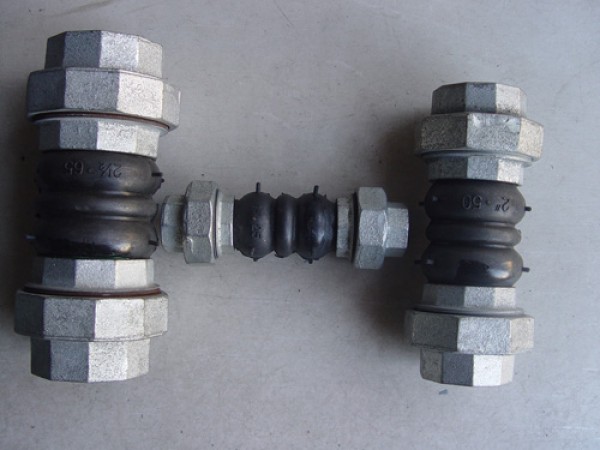 絲扣連接橡膠軟接（jiē）頭